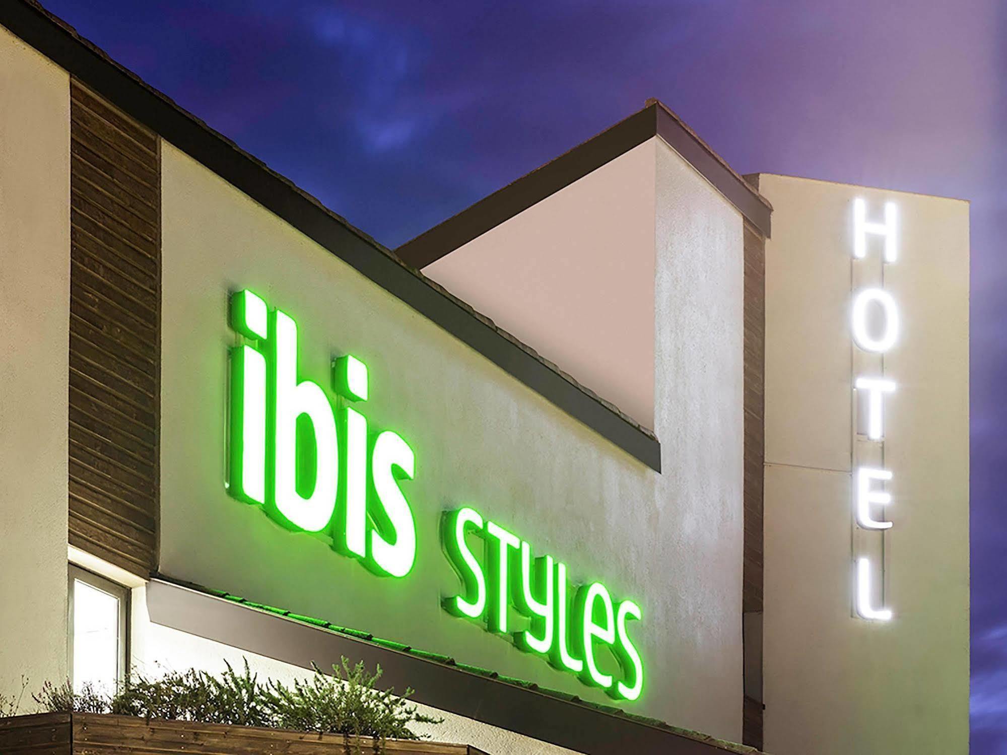 Hotel Ibis Styles Niort Poitou Charentes Vouille  Exterior foto